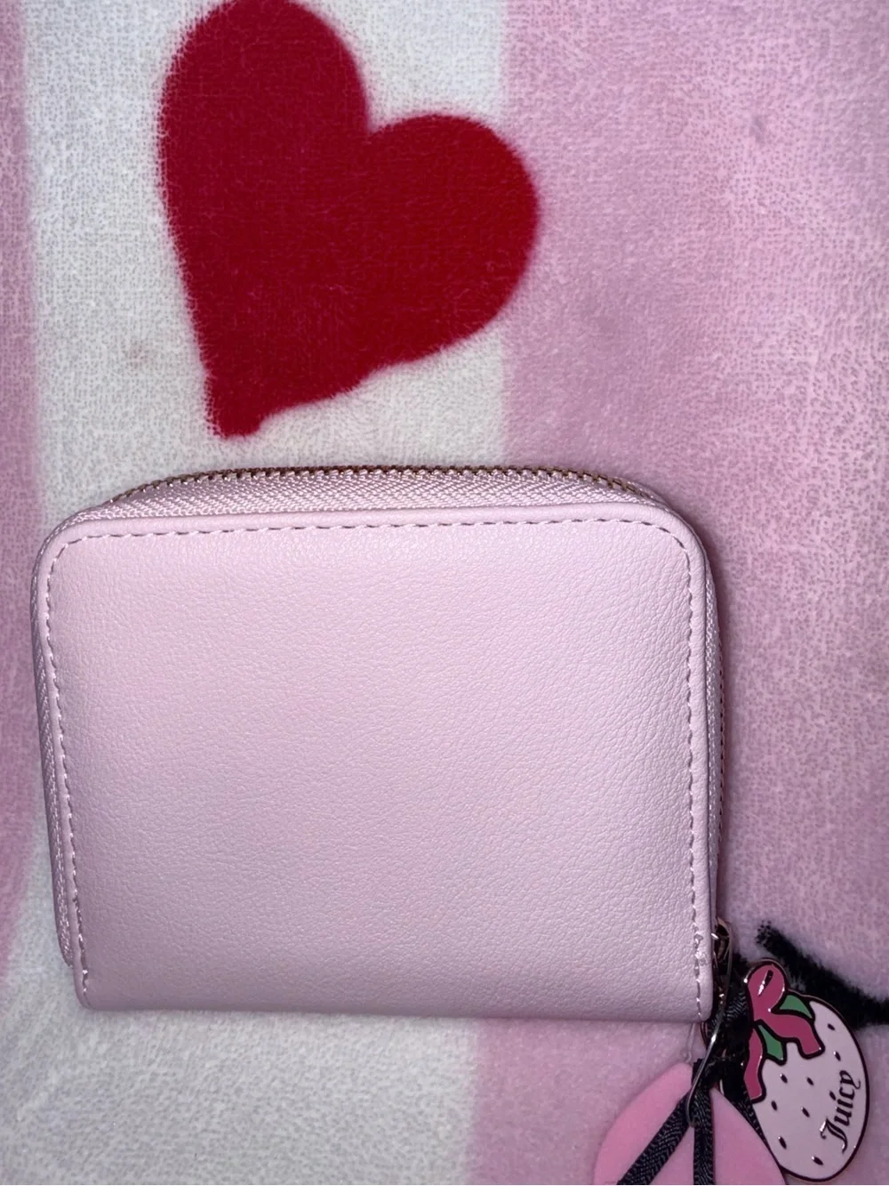 NWT Juicy Couture Berry Sweet  Cream and Pink Strawberry Zip Card Holder